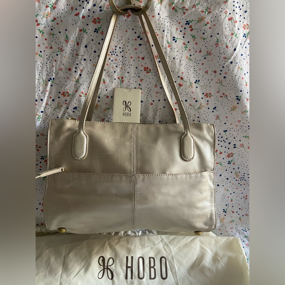 HOBO Friar Handbag in Frost